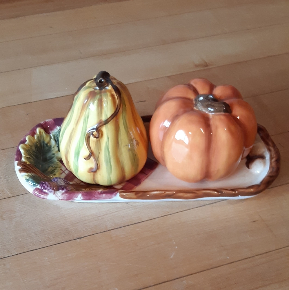 Bella Casa by Ganz Autumn Salt & Pepper Shaker - Picture 2 of 3